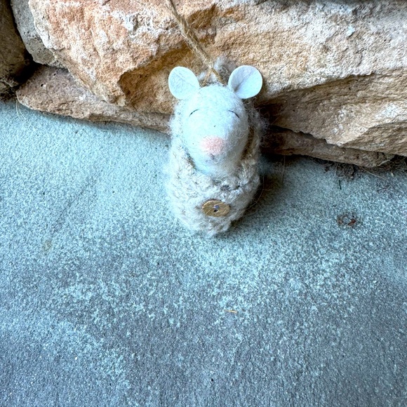 New🌟Wool Felt Swaddled Baby Mouse Ornament - Picture 4 of 5